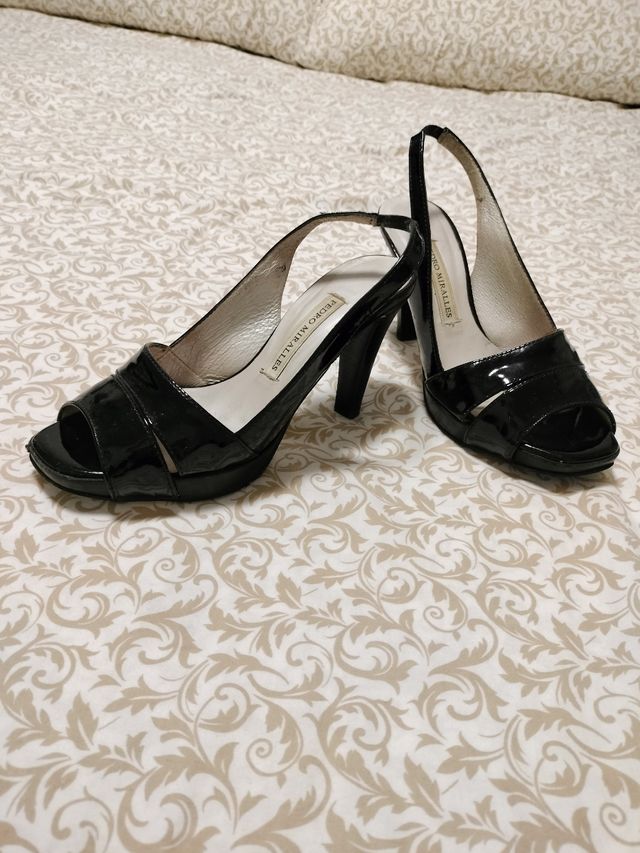 Sandalias negras de charol de Pedro Miralles t. 37