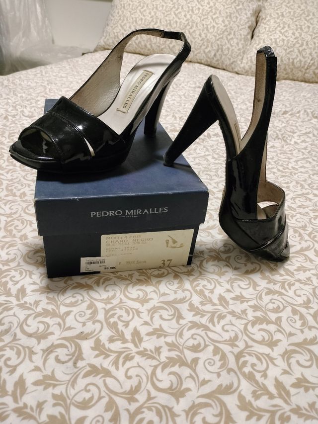 Sandalias negras de charol de Pedro Miralles t. 37