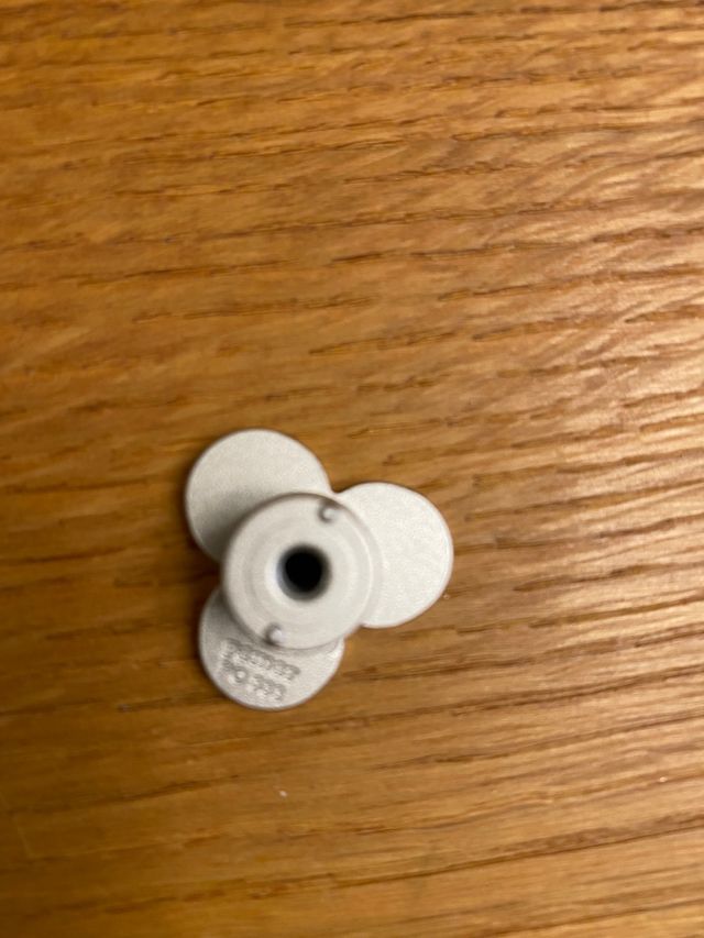 7 Tiradores trebol. Aluminio. 2 cm todos 5€