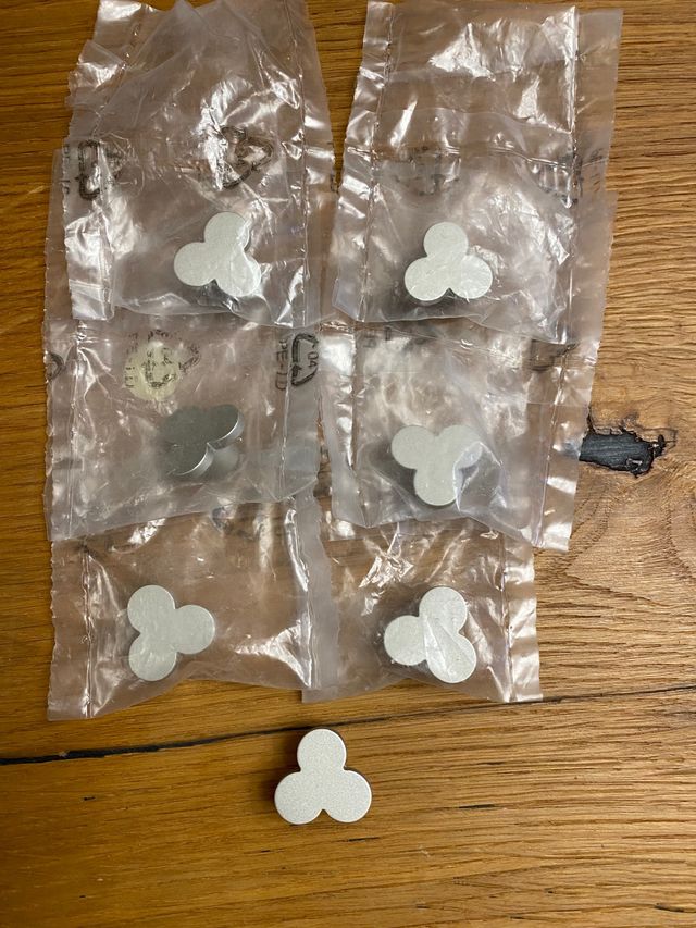 7 Tiradores trebol. Aluminio. 2 cm todos 5€