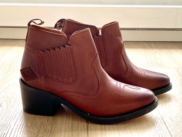 Botines piel a estrenar talla 36