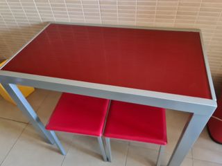 Mesa de cocina roja(sin taburetes)