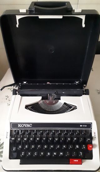 Máquina de escribir kovac M113