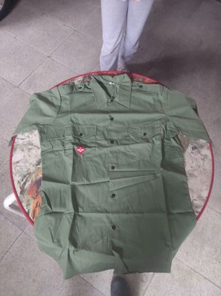 Camisas militares.