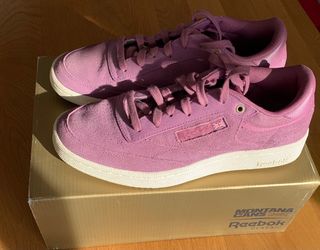 Zapatillas lilas ante Reebok
