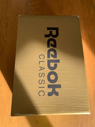 Zapatillas lilas ante Reebok