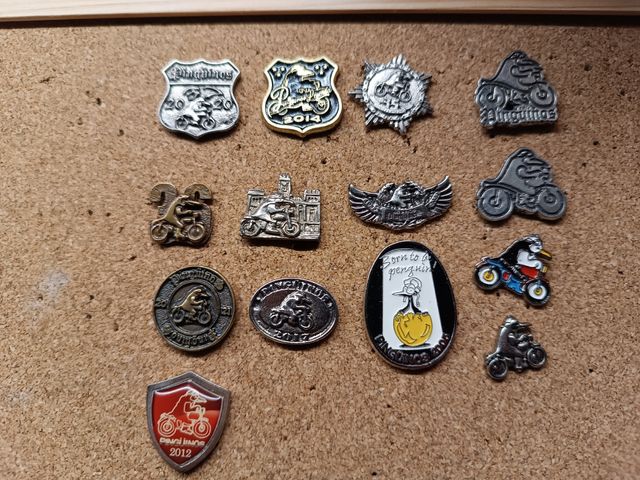 pins concentración de motos pingüinos