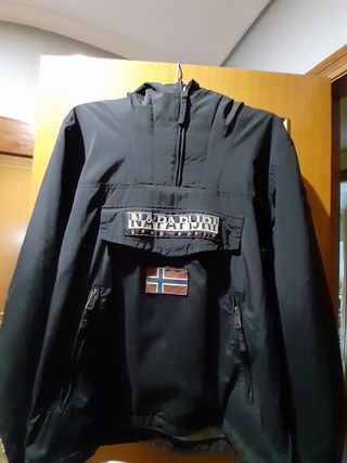 Parka Napapijri negra