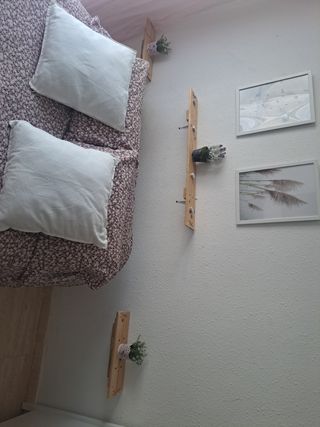 testiera e comodino, mensole per letto