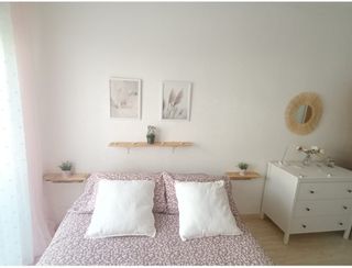 testiera e comodino, mensole per letto