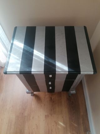 mesita de noche/cómoda