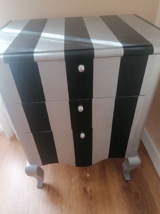 mesita de noche/cómoda