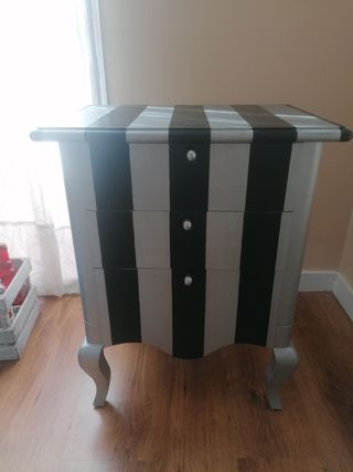 mesita de noche/cómoda