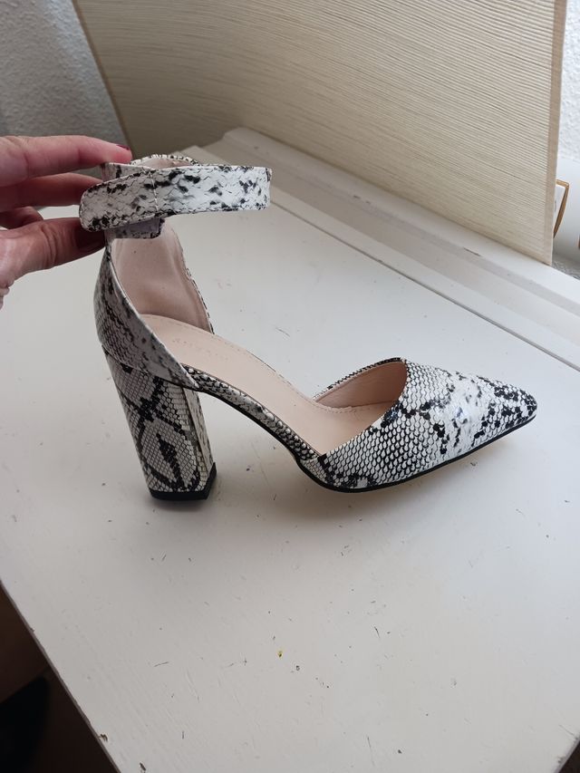 Zapato, sandalia tacón piel serpiente Shein