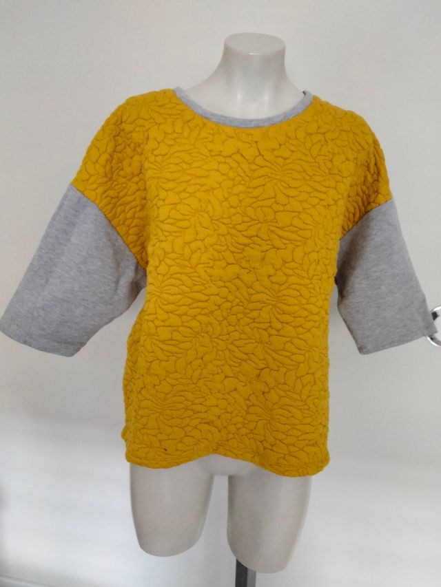 sudadera chica. talla M. pull & bear