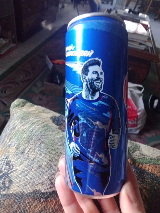 lata vacía Leonel Messi, desde Rusia. rara!!
