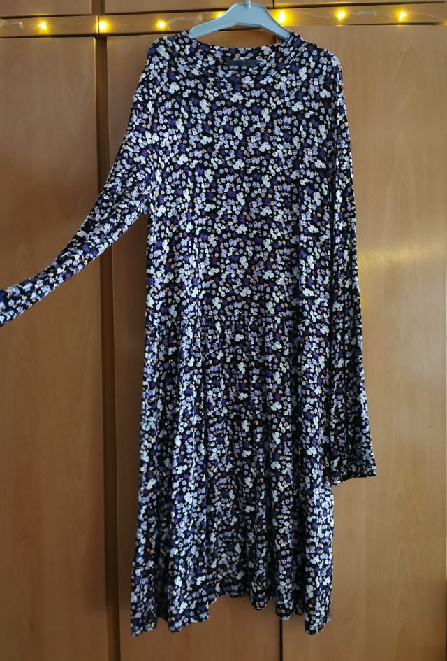 abito viola a maniche lunghe con motivo floreale