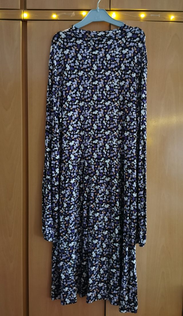 abito viola a maniche lunghe con motivo floreale