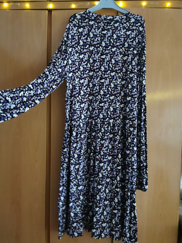 abito viola a maniche lunghe con motivo floreale