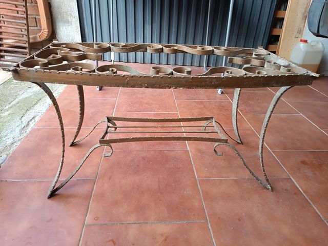 Mesa forja antigua con cristal macizo