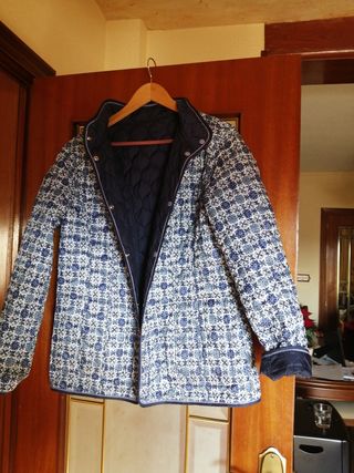 Chaqueta Entretiempo Reversible Azul y Estampados