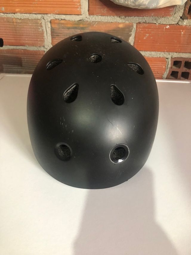 Casco Decathlon talla 55-58