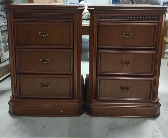 cama 1,35 X 1,90 y dos mesillas