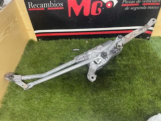 GUANTERA-TAPA- MOTOR LIMPIA MERCEDES W204 2010