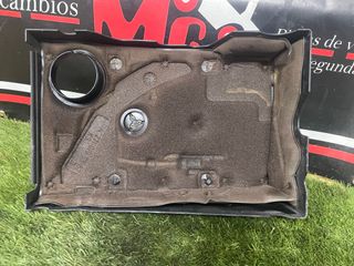 GUANTERA-TAPA- MOTOR LIMPIA MERCEDES W204 2010