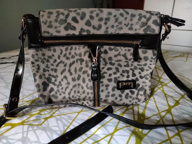 Bolso bandolera con estampado de leopardo
