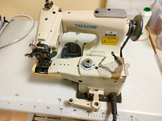 máquina de coser puntada invisible