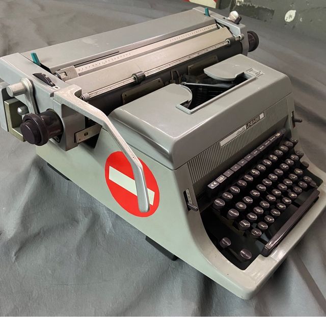 Máquina de escribir Olivetti Linea 88