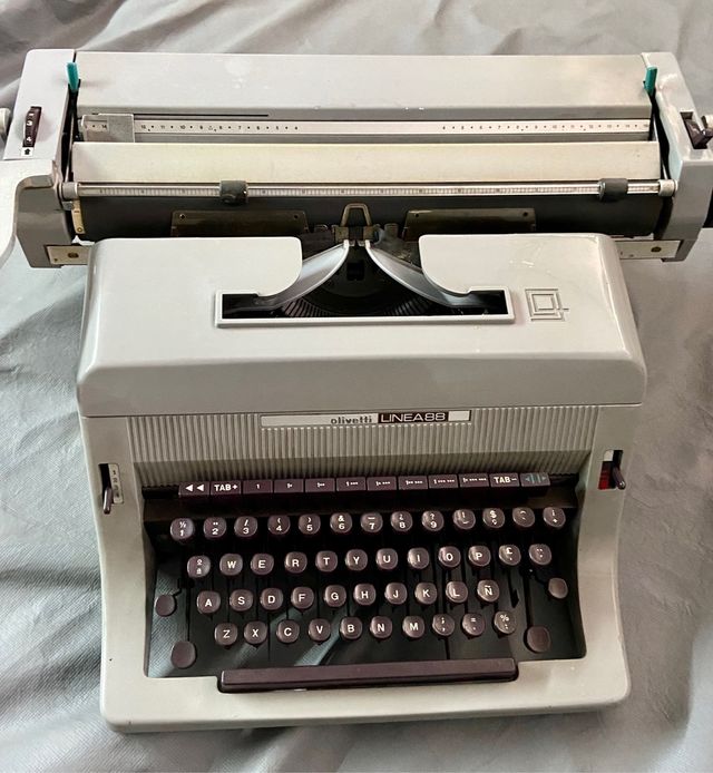 Máquina de escribir Olivetti Linea 88