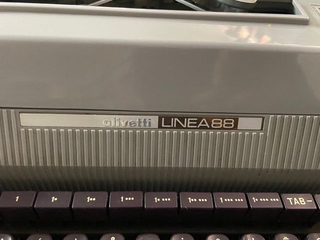 Máquina de escribir Olivetti Linea 88