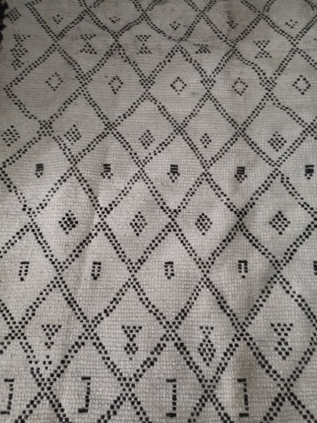 alfombra de lana de oveja 100%.