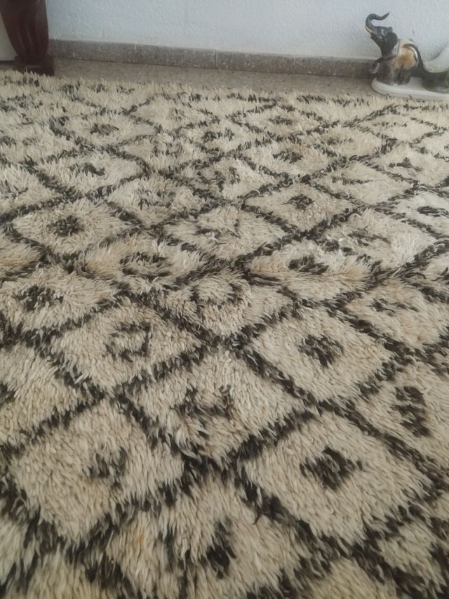 alfombra de lana de oveja 100%.