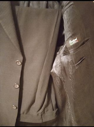 Traje hombre. Color negro