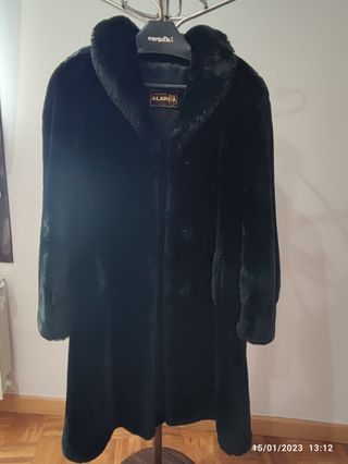Abrigo negro Mouton