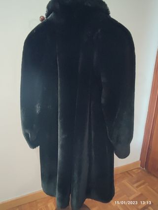 Abrigo negro Mouton