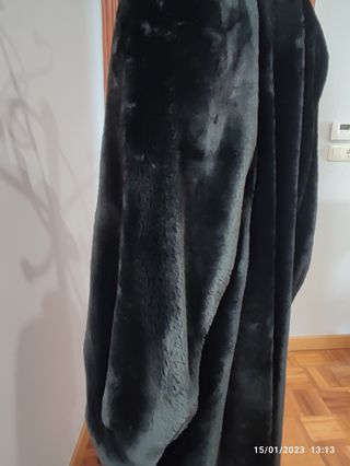 Abrigo negro Mouton