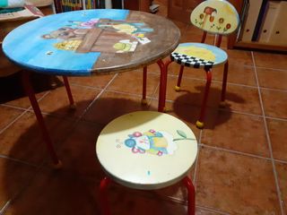 Mesa, silla y taburete infantil
