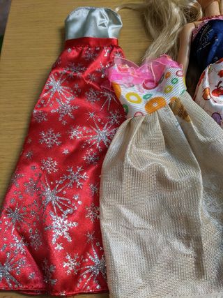 Pack Barbies + Barriguita + Vestidos