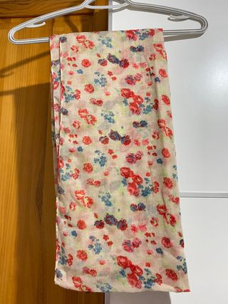 Pañuelo mujer flores azules y rojas