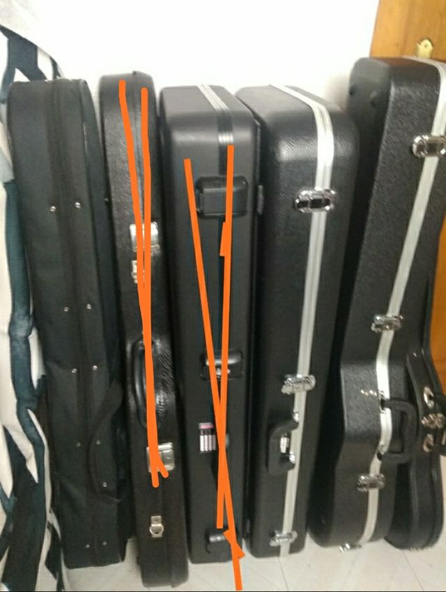 Estuche funda maleta para guitarra eléctrica.