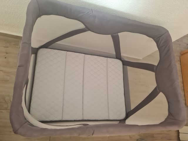 Cuna de viaje marca nuna + Colchón a medida