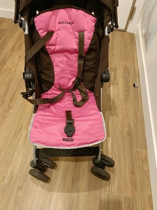 Silla de paseo MC Laren color rosa y marrón 