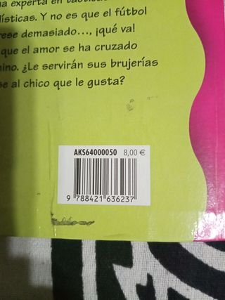 Kika superbruja loca por el fútbol