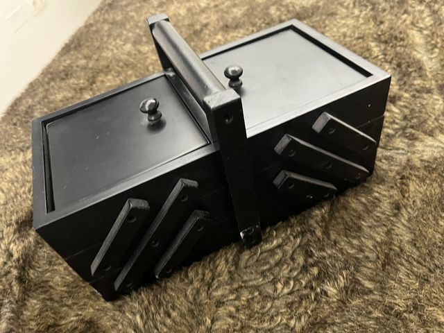 Costurero con compartimentos