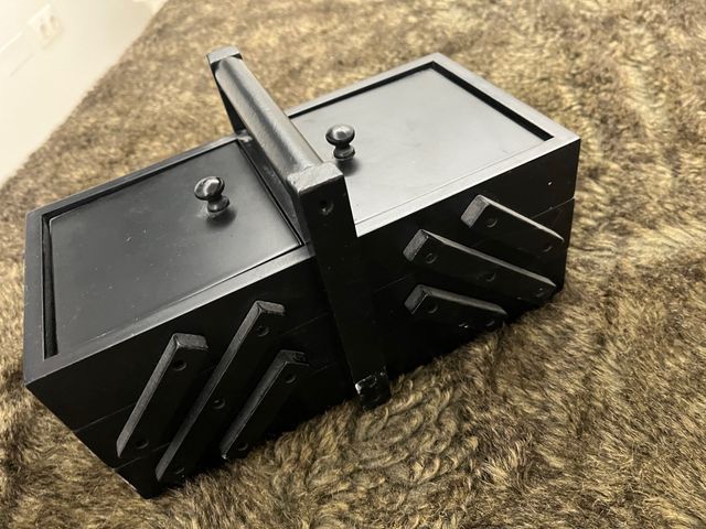 Costurero con compartimentos