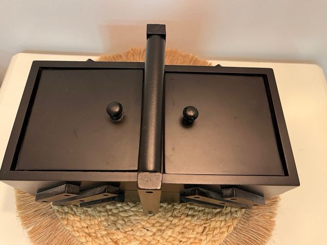 Costurero con compartimentos